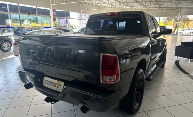 RAM CLASSIC LARAMIE NIGHT ED. 5.7 4X4 Aut. 2023 Gasolina-6