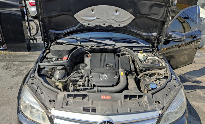 Mercedes-Benz C-180 CGI Classic 1.8 16V 156cv Aut. 2011 Gasolina-8