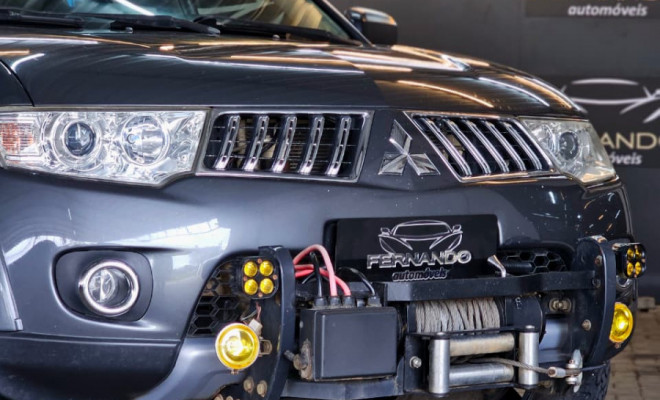 Mitsubishi Pajero DAKAR 3.2 4x4 T.I. Dies. 5p Aut. 2013 Diesel-3