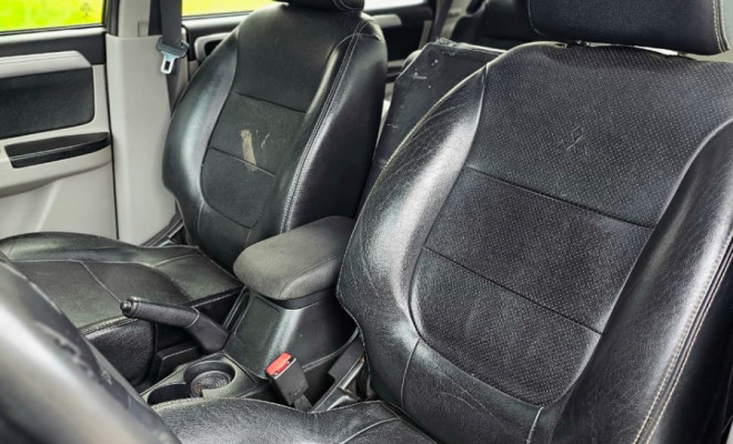 Mitsubishi Pajero DAKAR 3.2 4x4 T.I. Dies. 5p Aut. 2013 Diesel-5