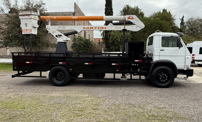 VOLKSWAGEN 13-180 E Constellation 3-Eixos 2p (die.) 2010 Diesel-18