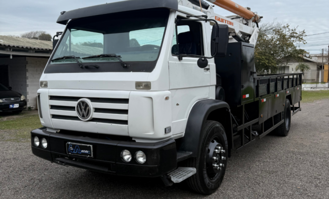 VOLKSWAGEN 13-180 E Constellation 3-Eixos 2p (die.) 2010 Diesel