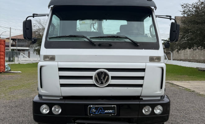 VOLKSWAGEN 13-180 E Constellation 3-Eixos 2p (die.) 2010 Diesel-1