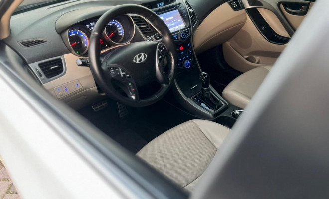 Hyundai Elantra GLS 2.0 16V Flex Aut. 2015 Flex-16