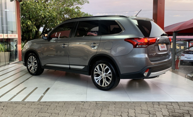 Mitsubishi OUTLANDER 3.0/ GT 3.0 V6 Aut. 2016 Flex-4