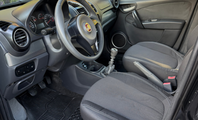 Fiat Grand Siena ATTRAC. 1.4 EVO F.Flex 8V 2013 Flex-6