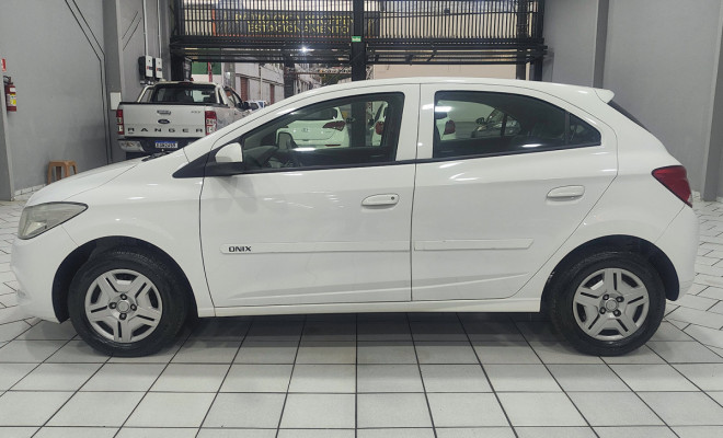 GM - Chevrolet ONIX HATCH LT 1.0 8V FlexPower 5p Mec. 2015 Flex-2