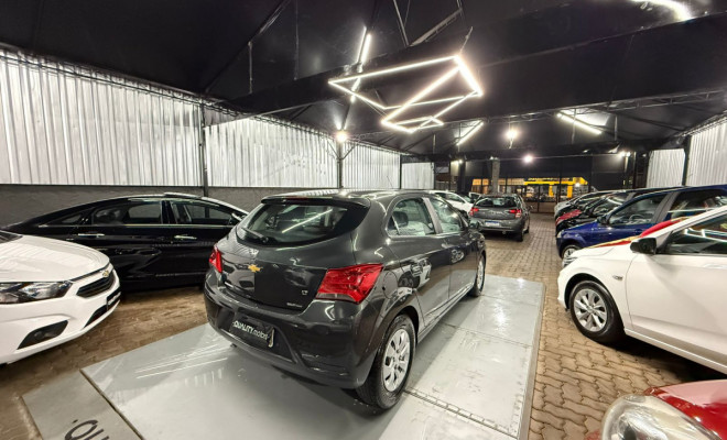 GM - Chevrolet ONIX HATCH LT 1.0 8V FlexPower 5p Mec. 2019 Flex-2