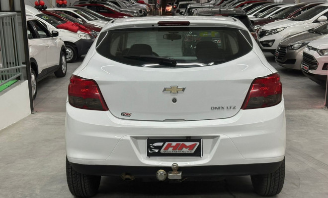 GM - Chevrolet ONIX HATCH LTZ 1.4 8V FlexPower 5p Aut. 2015 Flex-10