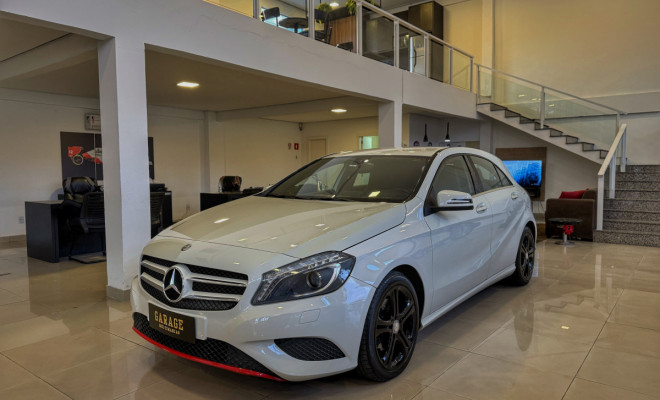 Mercedes-Benz A 200 1.6 TURBO 2015 Gasolina