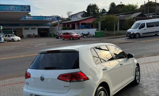 VW - VolksWagen Golf Comfortline 1.6 MSI Total Flex Aut. 2016 Flex-2