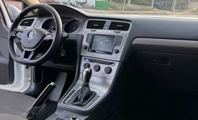 VW - VolksWagen Golf Comfortline 1.6 MSI Total Flex Aut. 2016 Flex-6