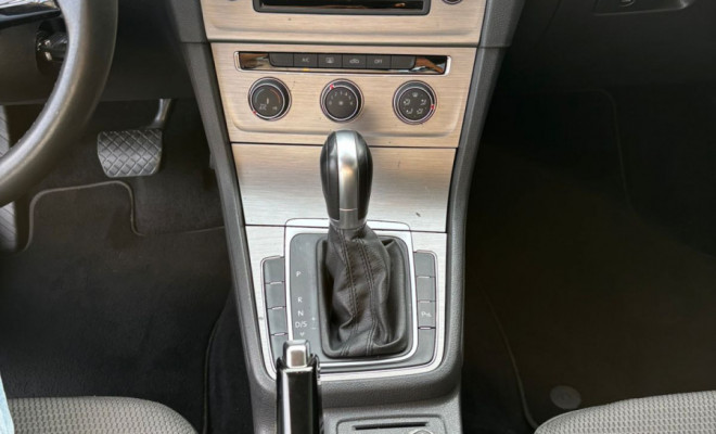 VW - VolksWagen Golf Comfortline 1.6 MSI Total Flex Aut. 2016 Flex-7