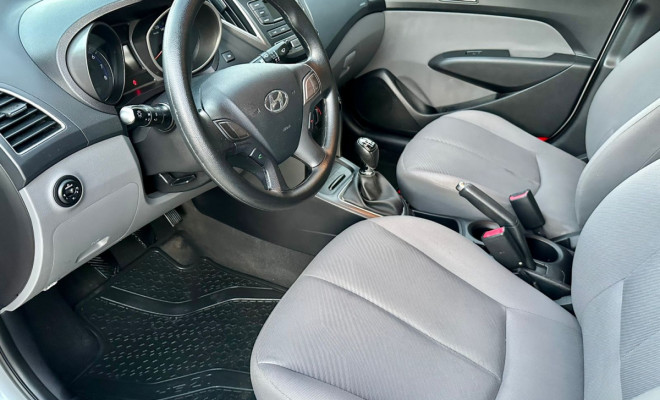 Hyundai HB20S Confort 1.6 Flex - 2016-9