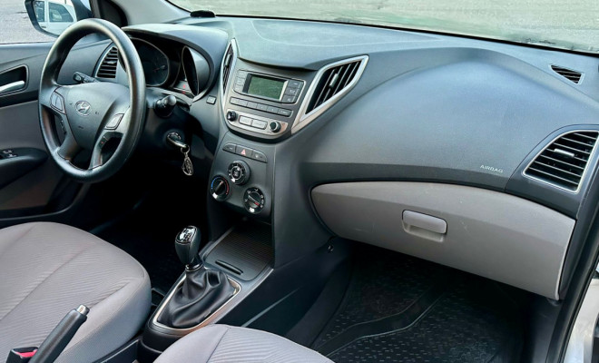 Hyundai HB20S Confort 1.6 Flex - 2016-8