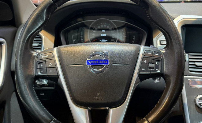 Volvo XC 60 T-5 KINETIC 2.0 245cv FWD 5p 2016 Gasolina-6