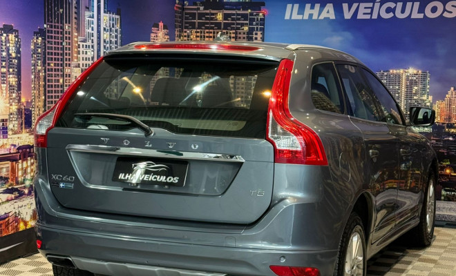 Volvo XC 60 T-5 KINETIC 2.0 245cv FWD 5p 2016 Gasolina-11