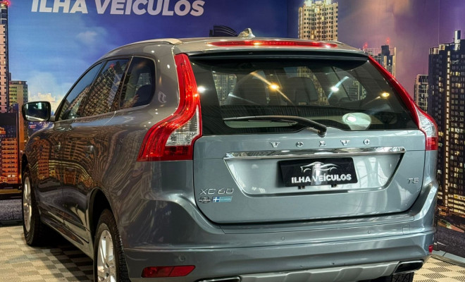 Volvo XC 60 T-5 KINETIC 2.0 245cv FWD 5p 2016 Gasolina-13