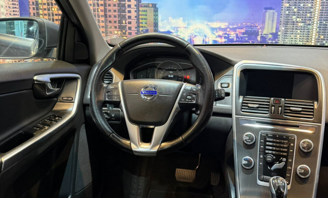 Volvo XC 60 T-5 KINETIC 2.0 245cv FWD 5p 2016 Gasolina-5