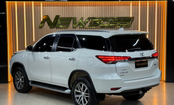 Toyota Hilux SW4 SRX 4x4 2.8 TDI 16V Dies. Aut. 2018 Diesel-2