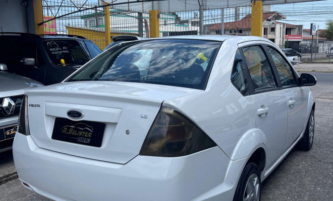 Fiesta Sedan SE 1.6 8V Flex 4p 2014-0