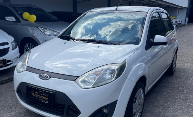 Fiesta Sedan SE 1.6 8V Flex 4p 2014