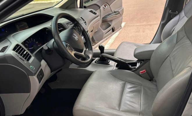 Honda Civic Sedan LXS 1.8/1.8 Flex 16V Mec. 4p 2014 Flex-13