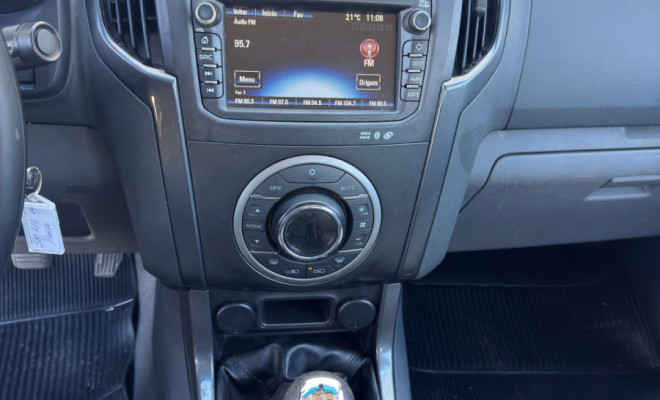 S10 LTZ 2.4 4x2 CD 2014 – A picape que combina força, tecnologia e conforto!-4