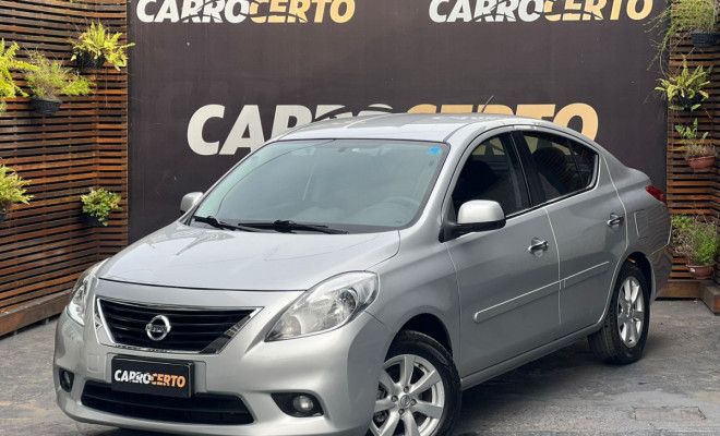 Nissan VERSA SL 1.6  Mec. 2013 Flex  Muito conforto pagando POUCO