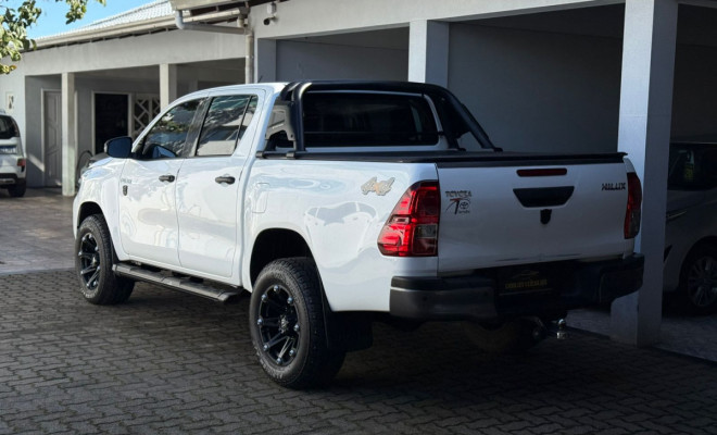 Toyota Hilux CD 4x4 2.8 Diesel Mec. 2023 Diesel-5