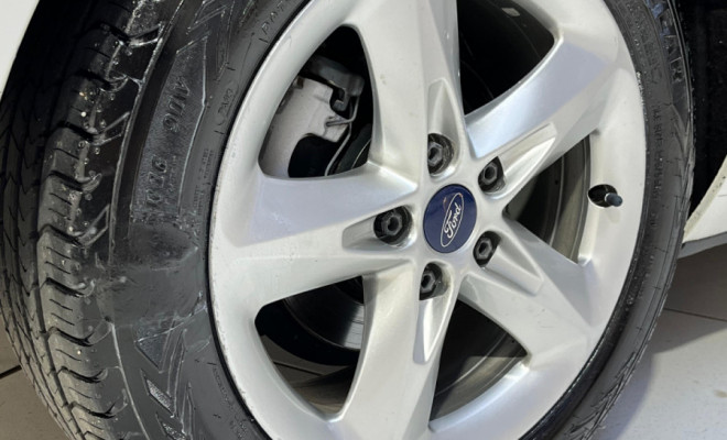 Ford Focus 1.6 S/SE/SE Plus Flex 8V/16V  5p 2013 Flex-12