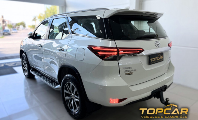 Toyota Hilux SW4 SRX 4x4 2.8 TDI 16V Dies. Aut. 2017 Diesel-4