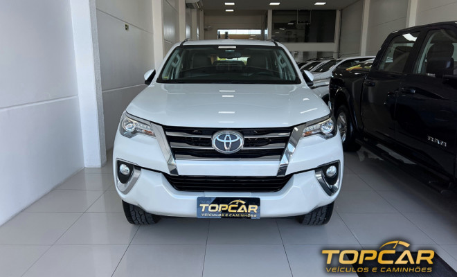 Toyota Hilux SW4 SRX 4x4 2.8 TDI 16V Dies. Aut. 2017 Diesel