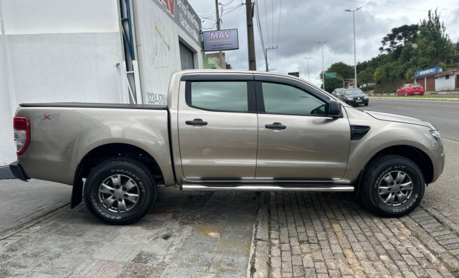 Ford Ranger XLS 2.2 4x4 CD Diesel Mec. 2014 Diesel-6