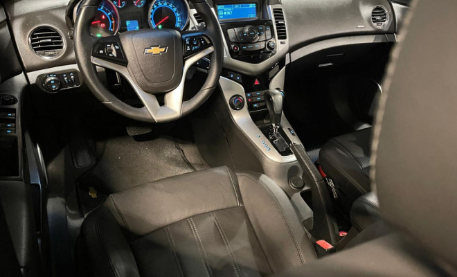 GM Chevrolet Cruze HB Sport LT 1.8 16V Flex Aut 2015-4