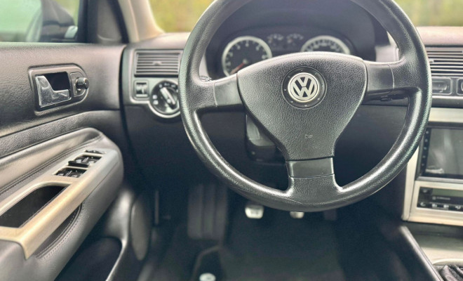 VW - VolksWagen Golf Sportline 1.6 Mi Total Flex 8V 4p 2010 Flex-9