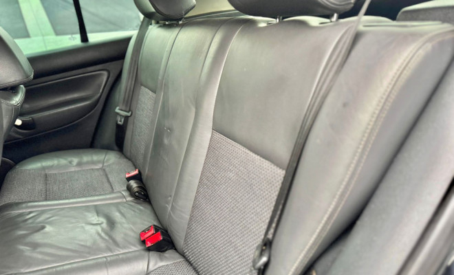 VW - VolksWagen Golf Sportline 1.6 Mi Total Flex 8V 4p 2010 Flex-7