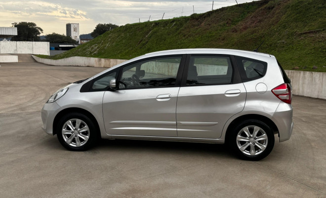 FIT LX 1.4 Automático 2013 – Versatilidade, economia e conforto em um só carro!-11