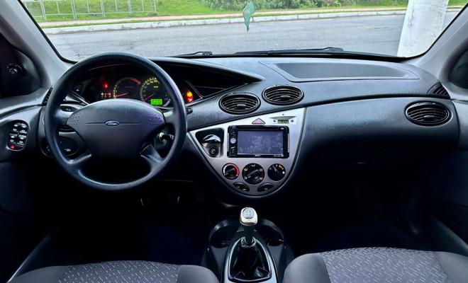 Ford Focus Sedan 1.6 8V Flex - 2008-9