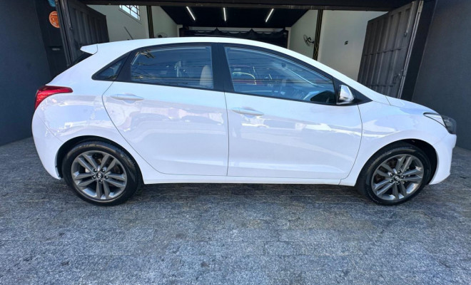 Hyundai i30 1.8 16V Aut. 5p 2016 Gasolina-11