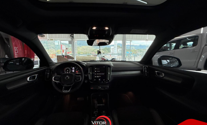 Volvo XC 40 T-5 R-DESIGN SPE. ED 2.0 252cv AWD 2020 Gasolina-9