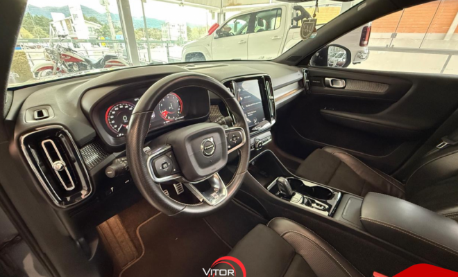 Volvo XC 40 T-5 R-DESIGN SPE. ED 2.0 252cv AWD 2020 Gasolina-8