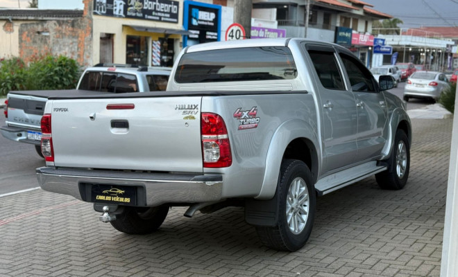 Toyota Hilux CD SRV D4-D 4x4 3.0 TDI Diesel Aut 2013 Diesel-4