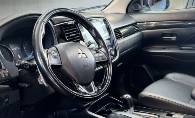 Mitsubishi OUTLANDER 2.2 165cv Diesel Aut. 2018 Diesel-3
