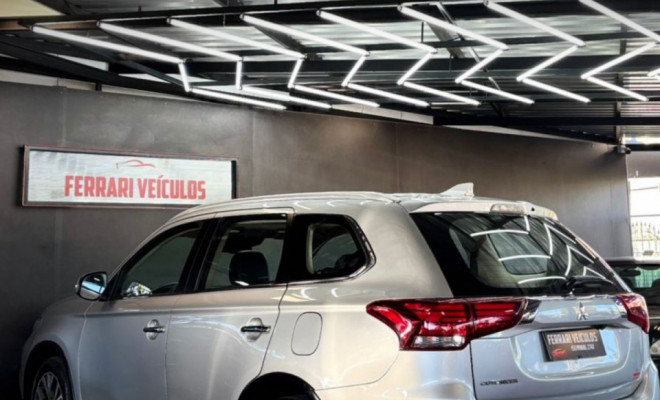 Mitsubishi OUTLANDER 2.2 165cv Diesel Aut. 2018 Diesel-10