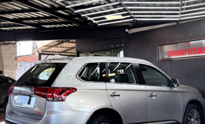 Mitsubishi OUTLANDER 2.2 165cv Diesel Aut. 2018 Diesel-11