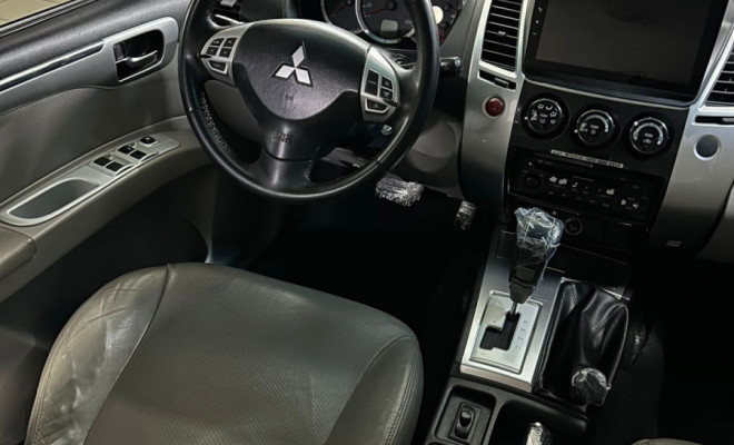 Mitsubishi Pajero DAKAR 3.2 4x4 T.I. Dies. 5p Aut. 2010 Diesel-2