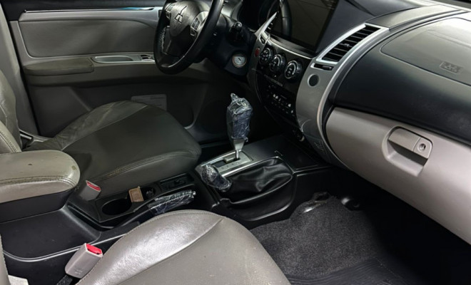 Mitsubishi Pajero DAKAR 3.2 4x4 T.I. Dies. 5p Aut. 2010 Diesel-3