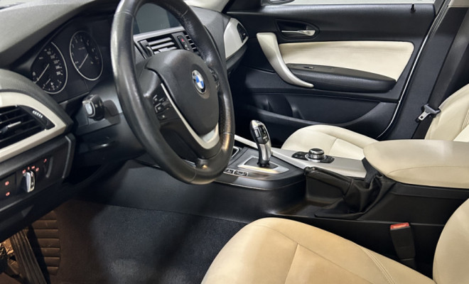 BMW 118iA Full 1.6 TB 16V 170cv 5p 2014 Gasolina-1