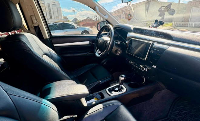 Toyota Hilux CD SRV 4x4 2.8 TDI Diesel Aut. 2017 Diesel-8